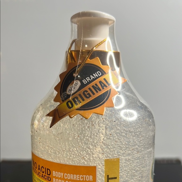 Veet Gold Amino Acid & Glycolic Acid Shower Gel - Picture 3 of 5